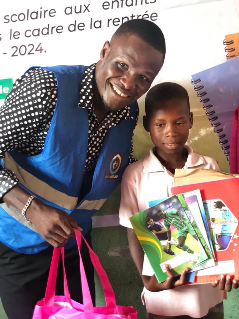 Distribution de kits scolaires à 350 élèves au Bénin