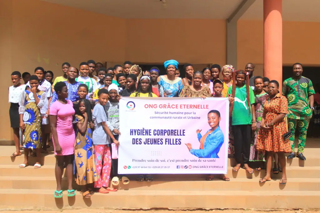 𝐋’ONG GRÂCE ÉTERNELLE sensibilise les élèves du Lycée des Jeunes Filles de Ouidah sur l’hygiène corporelle
