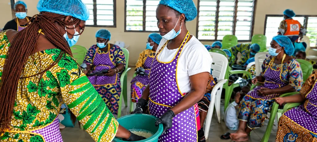 Formation de fabrication de savon et omo aux femmes de Godomey Salamey