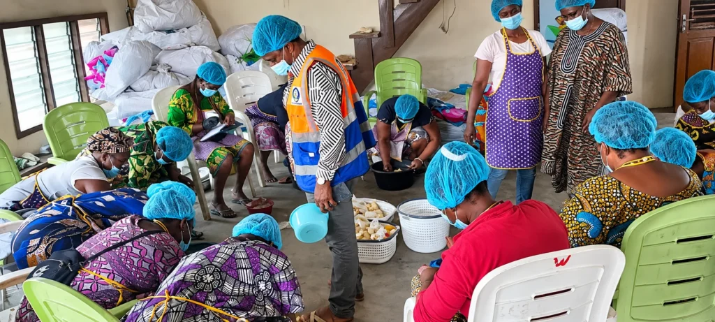 Formation de fabrication de savon et omo aux femmes de Godomey Salamey